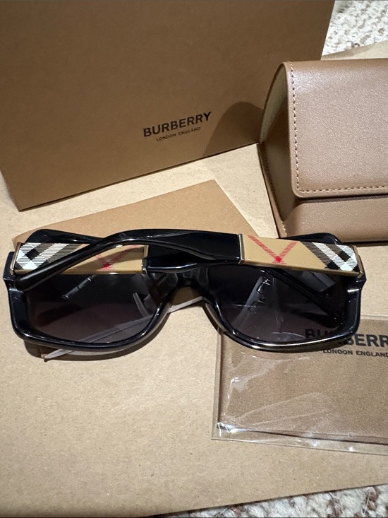 NIB Burberry Sunglasses Black Square Frames Checkered Arms Gradient OBE4160 main image 8